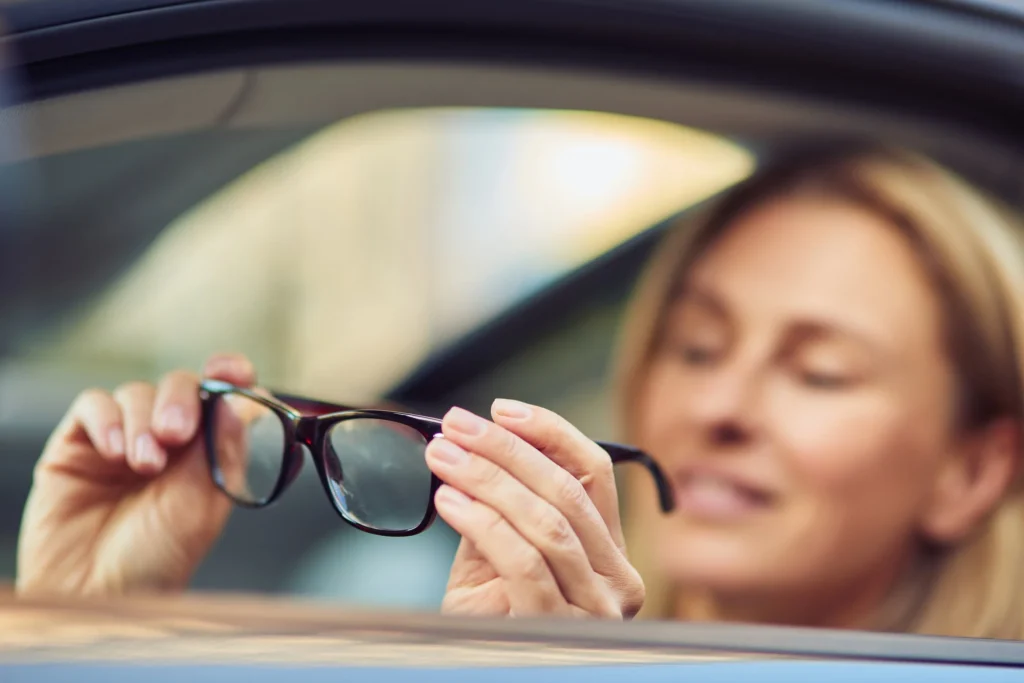 Optometrist selgitab: kui palju taluvad prilliklaasid kuumust?